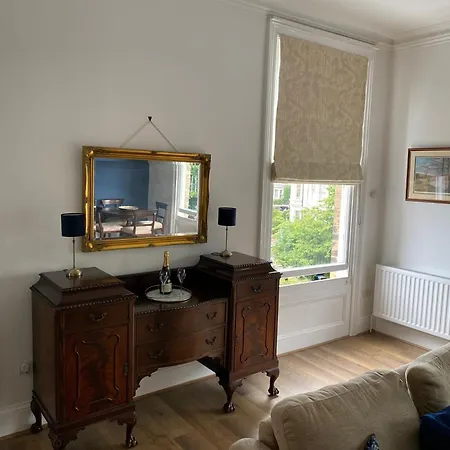 Grosvenor First Floor Σκάρμπορο