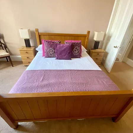 Grosvenor First Floor Apartman *
