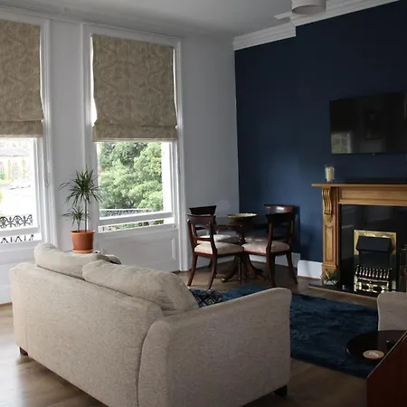 Grosvenor First Floor Apartman *