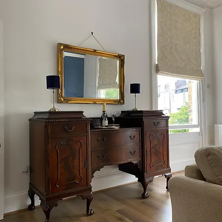 Grosvenor First Floor Apartman